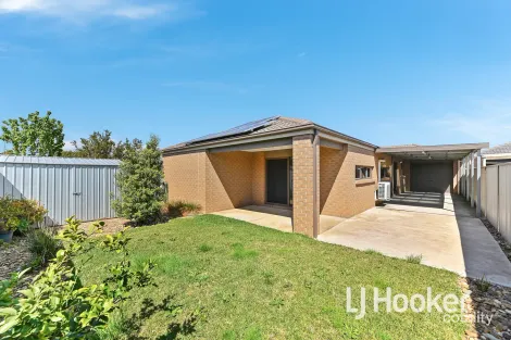 Property photo of 40 Edenbrook Circuit Pakenham VIC 3810