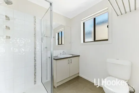 Property photo of 40 Edenbrook Circuit Pakenham VIC 3810