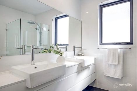 Property photo of 2/8 Aurora Close Mawson ACT 2607