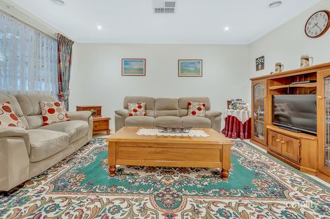 Property photo of 6 Manningtree Parade Craigieburn VIC 3064