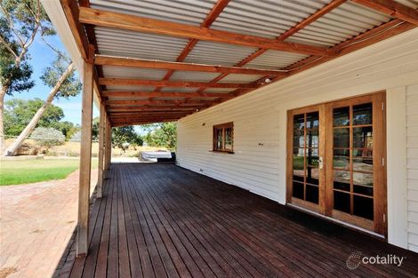 Property photo of 15 Wooloomooloo Road Greenmount WA 6056