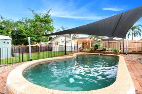 8 Lomatia Cl, Redlynch, QLD 4870