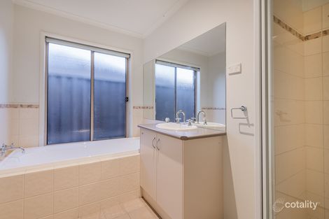Property photo of 4 Flametree Circuit Cranbourne VIC 3977