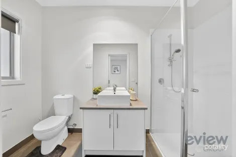 Property photo of 74 Bregman Esplanade Manor Lakes VIC 3024