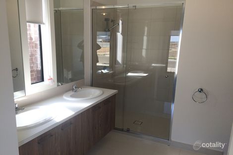 Property photo of 18 Florey Avenue Fraser Rise VIC 3336