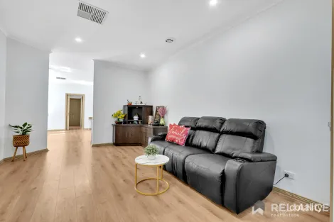 Property photo of 21 Alexandra Gardens Caroline Springs VIC 3023