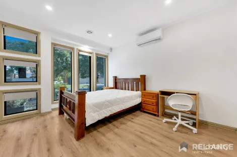 Property photo of 21 Alexandra Gardens Caroline Springs VIC 3023