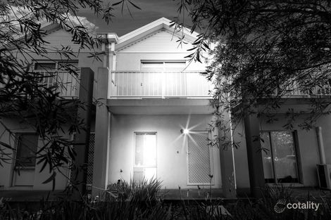 Property photo of 2 Kai Close Caroline Springs VIC 3023