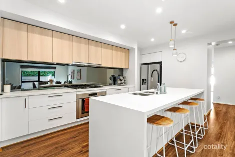 Property photo of 18 McPherson Drive Croydon VIC 3136