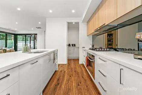 Property photo of 18 McPherson Drive Croydon VIC 3136