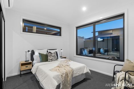 Property photo of 1/10 Stringybark Close Manor Lakes VIC 3024