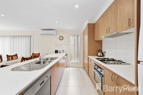 Property photo of 18 Barleygrass Crescent Brookfield VIC 3338