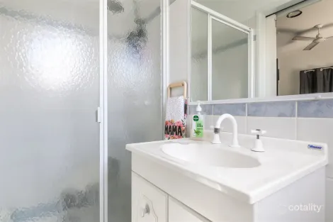 Property photo of 32 Powell Close New Auckland QLD 4680
