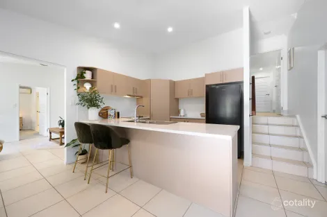 Property photo of 16 McCrae Court Maudsland QLD 4210