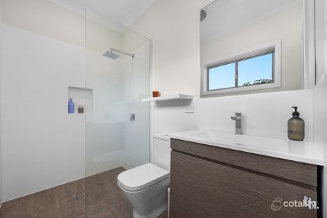 Property photo of 27 Floresta Crescent Cameron Park NSW 2285