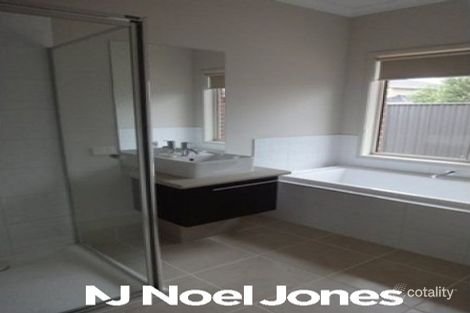 Property photo of 19 Minindee Road Manor Lakes VIC 3024