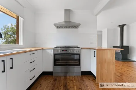 52 Kelloshiel Cl, West Bathurst, NSW 2795