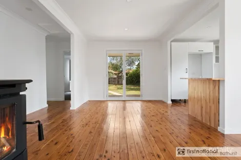 Property photo of 52 Kelloshiel Close West Bathurst NSW 2795