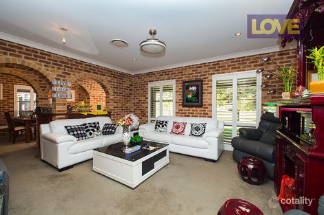 Property photo of 11 Leasingham Close Eleebana NSW 2282