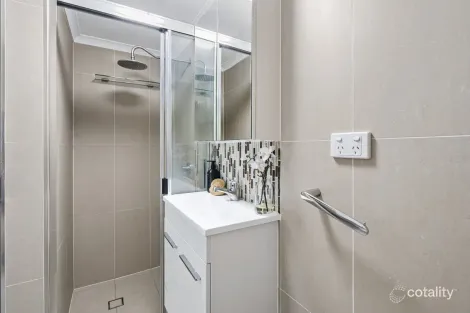 Property photo of 2/62 Longfellow Street Norman Park QLD 4170