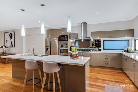 Property photo of 16 Mirtilga Place Eltham VIC 3095