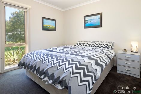 Property photo of 3 Carlile Court Drouin VIC 3818