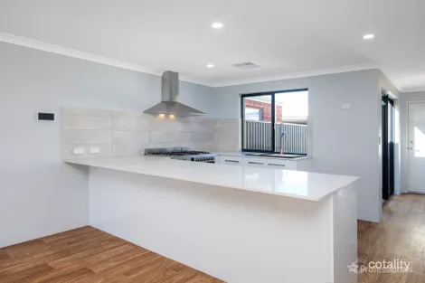 Property photo of 15 Reflection Boulevard Jindalee WA 6036