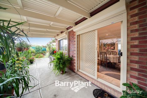 Property photo of 19 Wakenshaw Crescent Pakenham VIC 3810