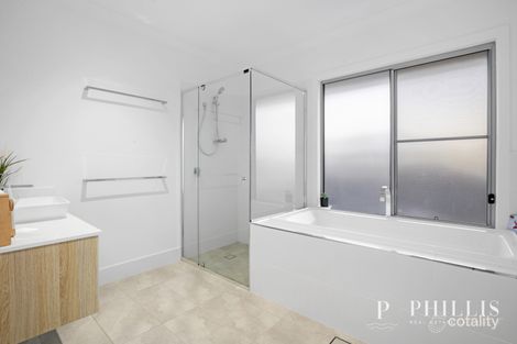Property photo of 32 Cova Boulevard Hope Island QLD 4212