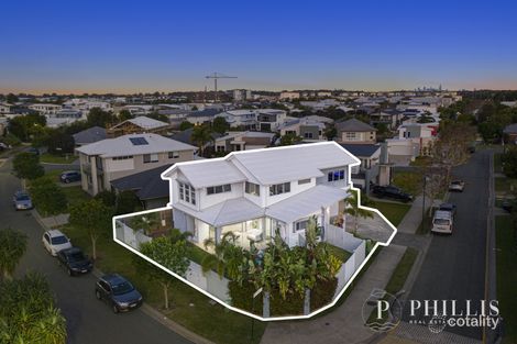 Property photo of 32 Cova Boulevard Hope Island QLD 4212