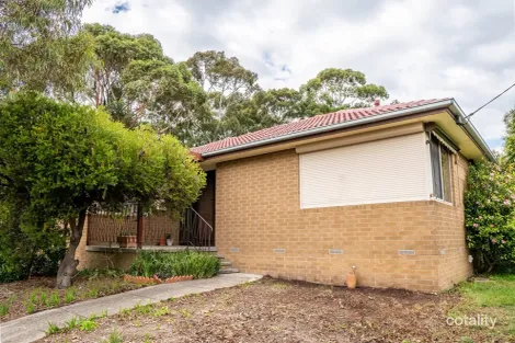 Property photo of 10 Hawdon Drive Cranbourne VIC 3977