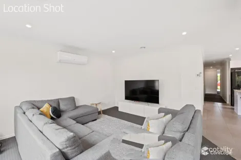 Property photo of 14 Freiberger Grove Clyde North VIC 3978