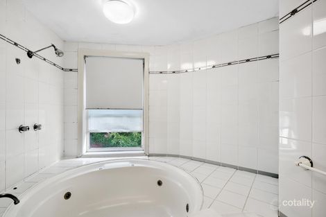 2f/11 Eady Ave, Broadbeach Waters, QLD 4218