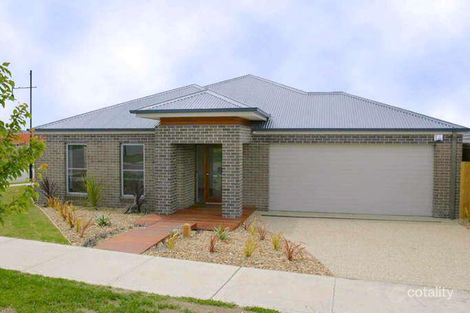 Property photo of 2 Meg Way Berwick VIC 3806