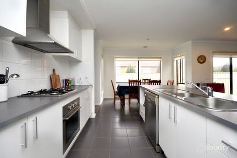 Property photo of 23 Greenview Circuit Epsom VIC 3551