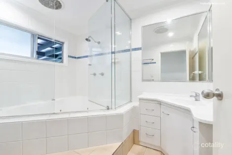 Property photo of 2 Lachlan Avenue Molendinar QLD 4214