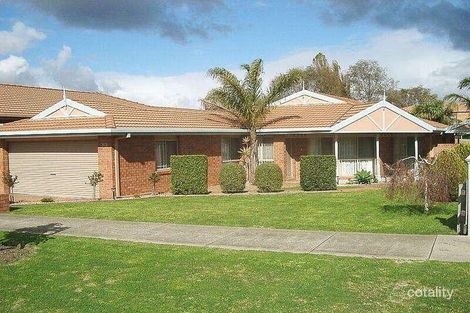 Property photo of 19 Pulford Crescent Mill Park VIC 3082