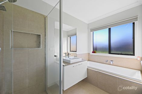 Property photo of 11 Beech Street Drouin VIC 3818