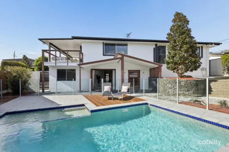 27 Lergessner St, Biggera Waters, QLD 4216