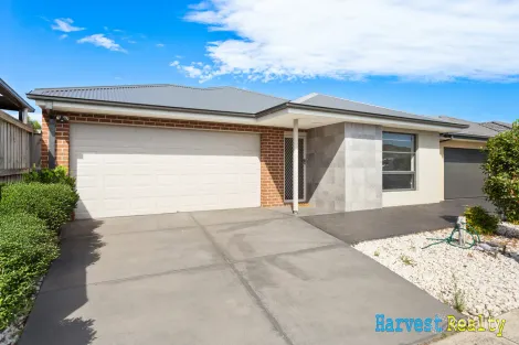 3 Wayne Tce, Cranbourne East, VIC 3977