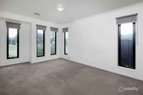 Property photo of 12 Rosyth Way Cranbourne East VIC 3977