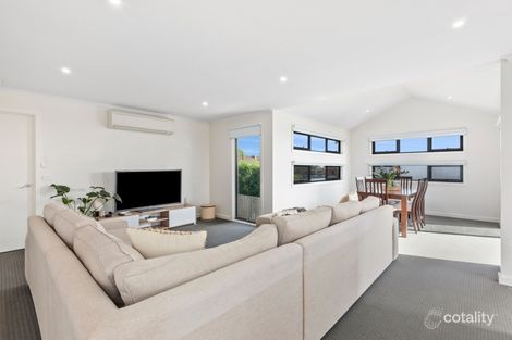 Property photo of 2/23 Alkoomi Avenue Hamlyn Heights VIC 3215