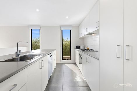 Property photo of 2/23 Alkoomi Avenue Hamlyn Heights VIC 3215