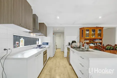 Property photo of 5 Knebworth Drive Strathtulloh VIC 3338