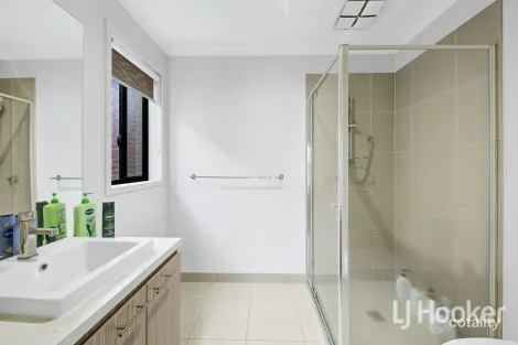 Property photo of 5 Knebworth Drive Strathtulloh VIC 3338