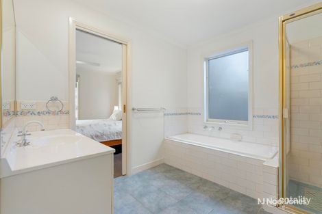 Property photo of 19 Manna Court Ferntree Gully VIC 3156