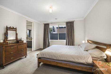 Property photo of 40 Pegasus Road Cranbourne West VIC 3977