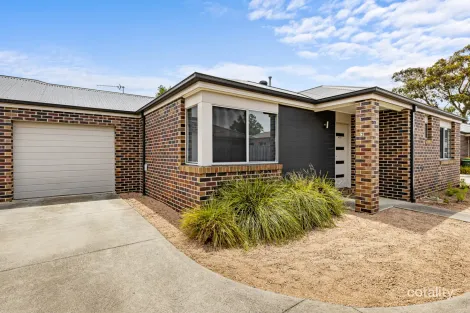 2/11 Verdon St, Sebastopol, VIC 3356