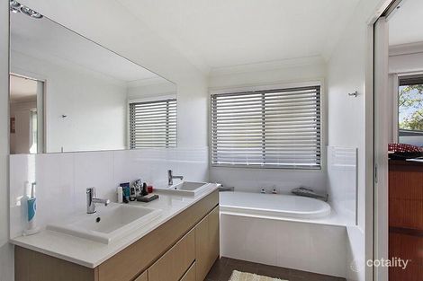 Property photo of 4 The Walk Murrays Beach NSW 2281