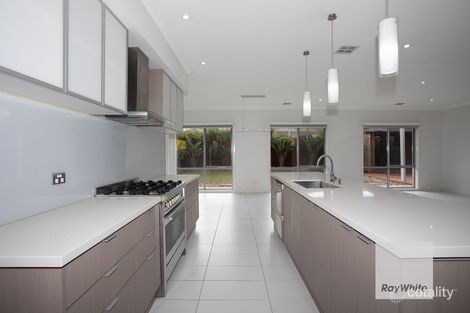 Property photo of 18 Pyrmont Terrace Taylors Hill VIC 3037